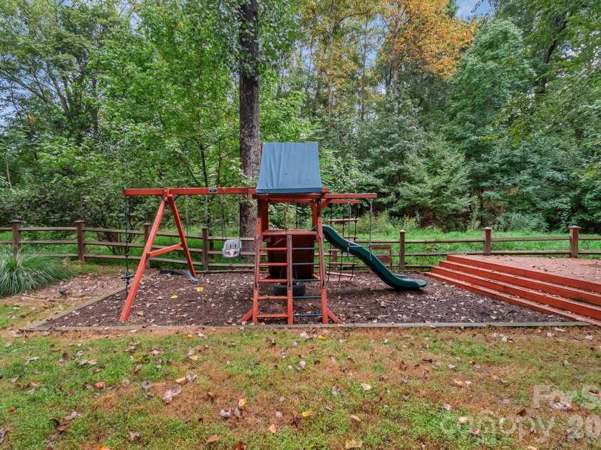 2101 Wittstock Drive, Charlotte, NC 28210.  MLS# CAR4427401, YatesRealty ID 52418. 