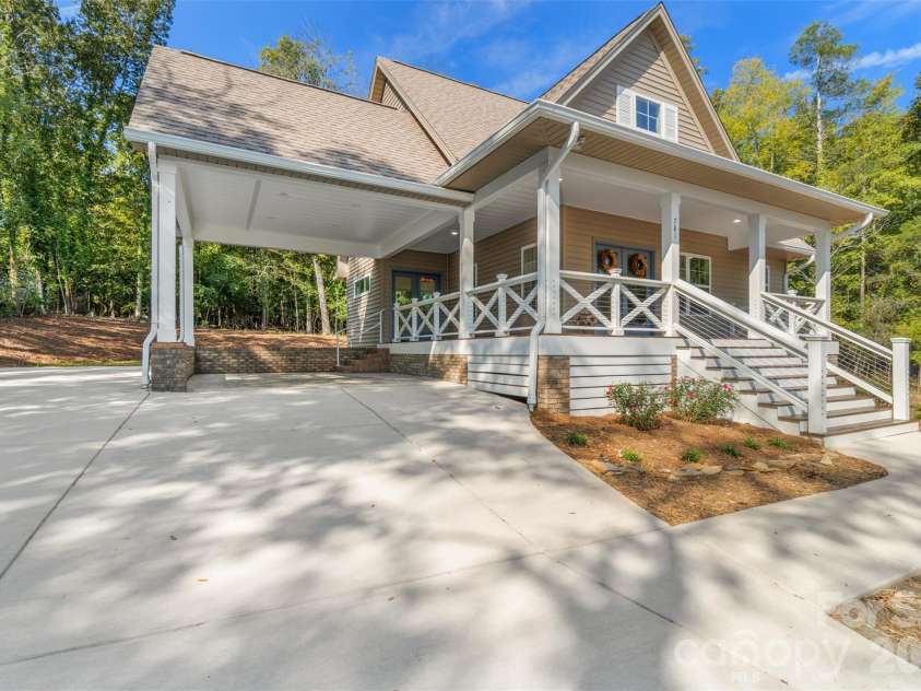 781 Berry Hill Drive, Norwood, NC 28128.  MLS# CAR4426761, YatesRealty ID 52419. 