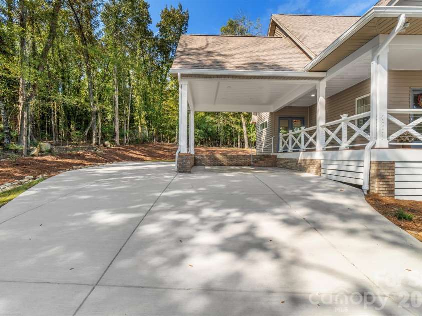 781 Berry Hill Drive, Norwood, NC 28128.  MLS# CAR4426761, YatesRealty ID 52419. 