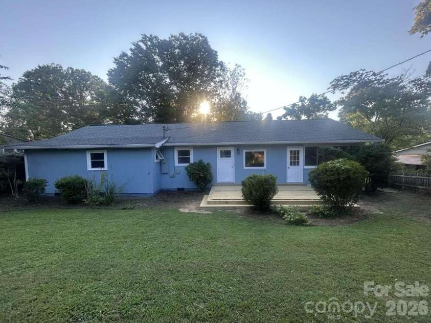 1225 Pinebrook Circle, Hendersonville, NC 28739.  MLS# CAR4426966, YatesRealty ID 52420. 