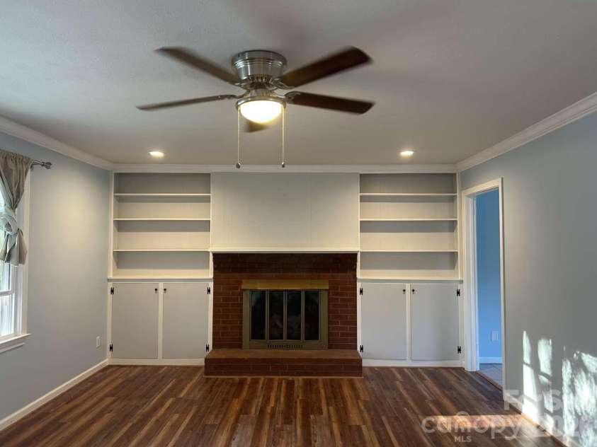 1225 Pinebrook Circle, Hendersonville, NC 28739.  MLS# CAR4426966, YatesRealty ID 52420. 