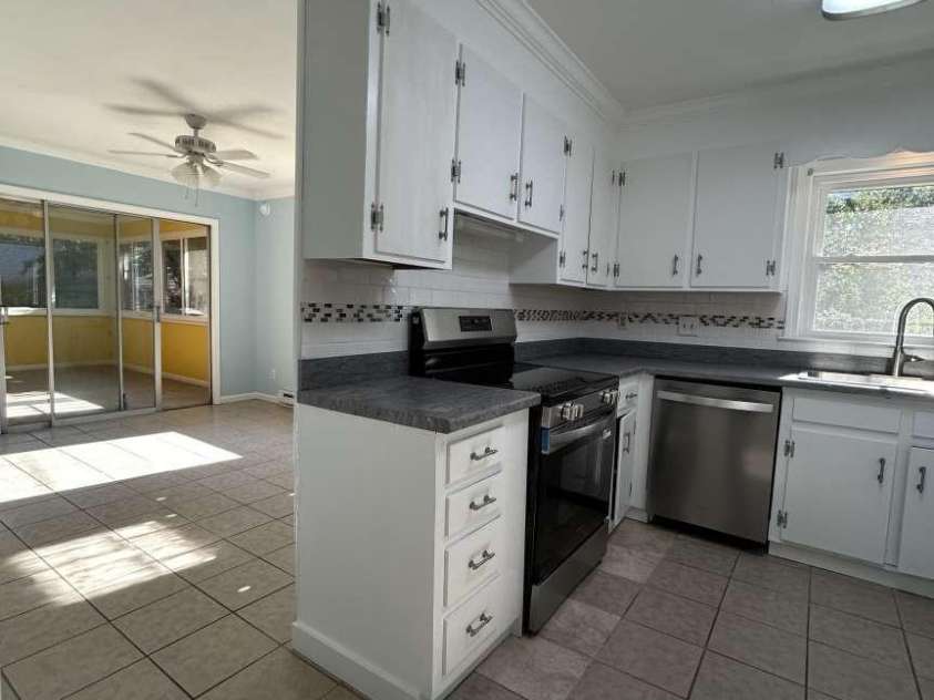 1225 Pinebrook Circle, Hendersonville, NC 28739.  MLS# CAR4426966, YatesRealty ID 52420. 