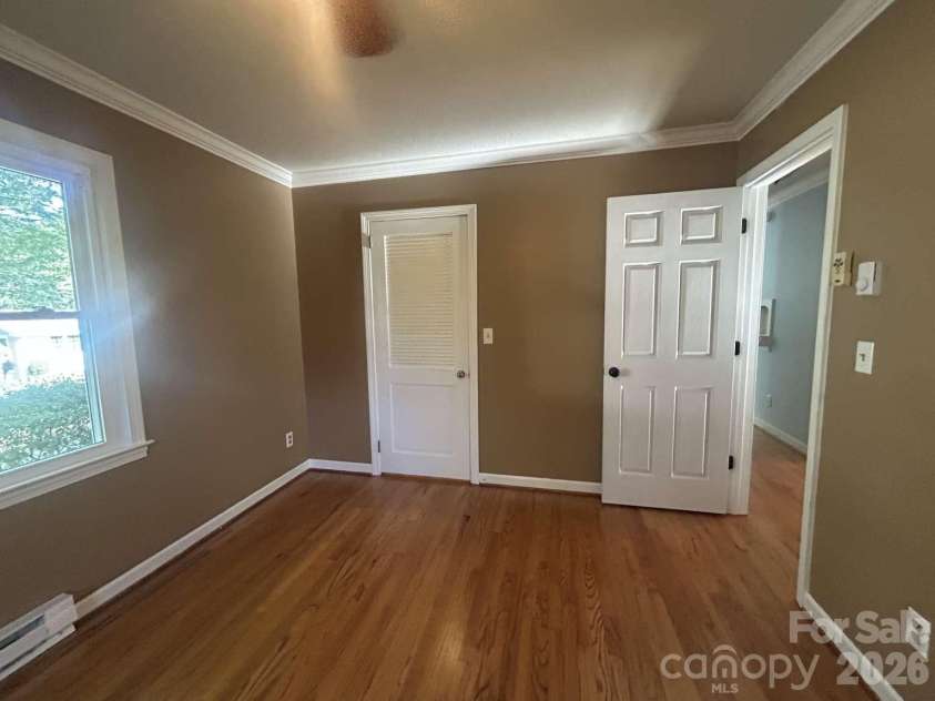 1225 Pinebrook Circle, Hendersonville, NC 28739.  MLS# CAR4426966, YatesRealty ID 52420. 