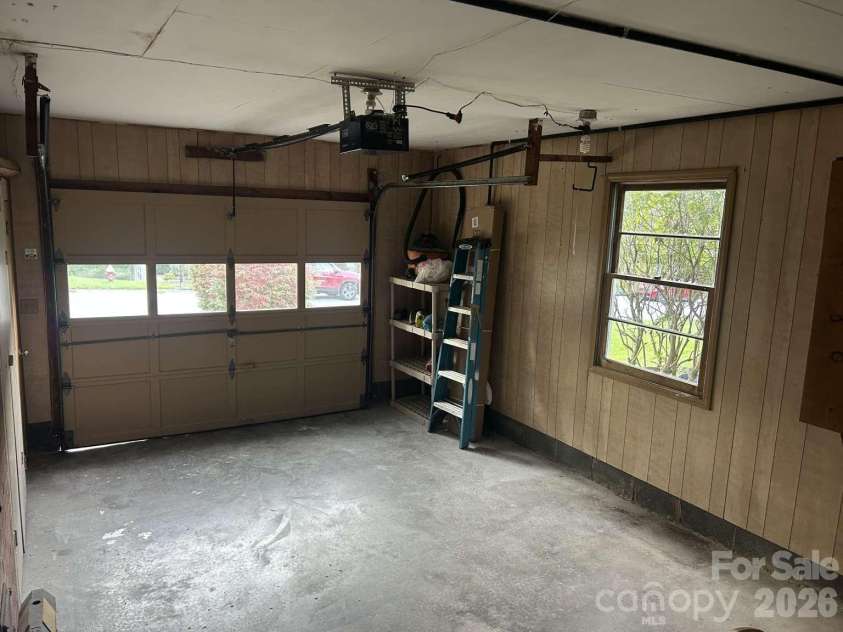 1225 Pinebrook Circle, Hendersonville, NC 28739.  MLS# CAR4426966, YatesRealty ID 52420. 