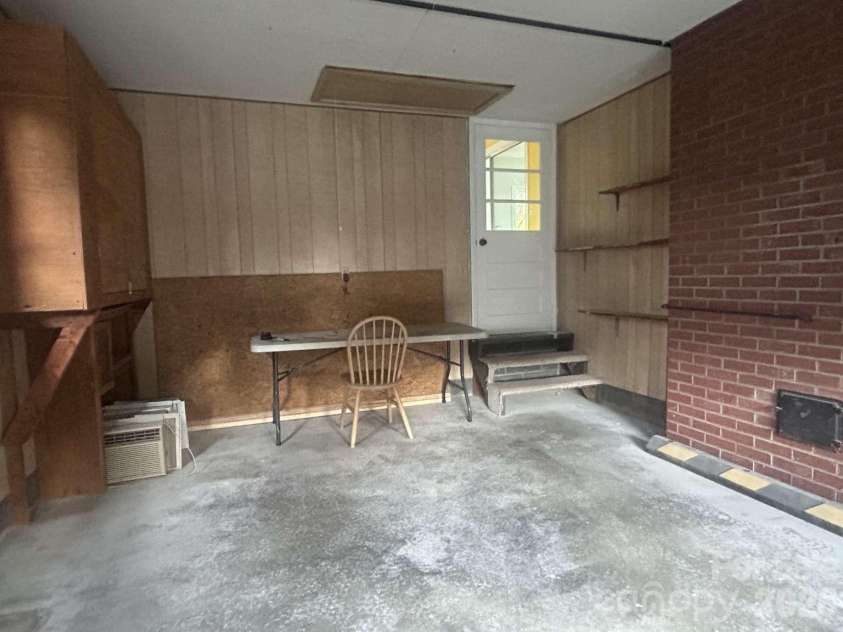 1225 Pinebrook Circle, Hendersonville, NC 28739.  MLS# CAR4426966, YatesRealty ID 52420. 
