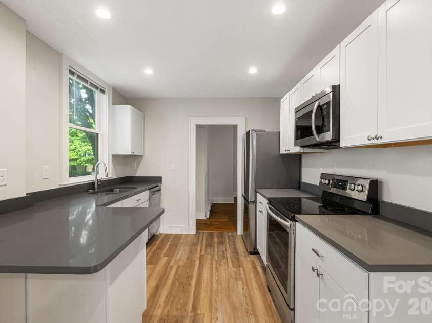 295 Chestnut Street, Asheville, NC 28801.  MLS# CAR4427544, YatesRealty ID 52421. 
