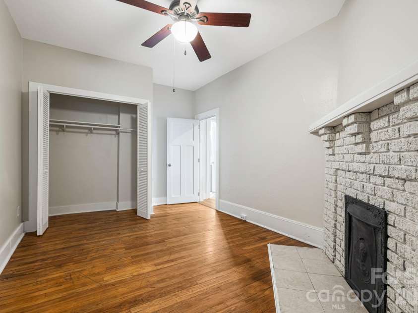 295 Chestnut Street, Asheville, NC 28801.  MLS# CAR4427544, YatesRealty ID 52421. 