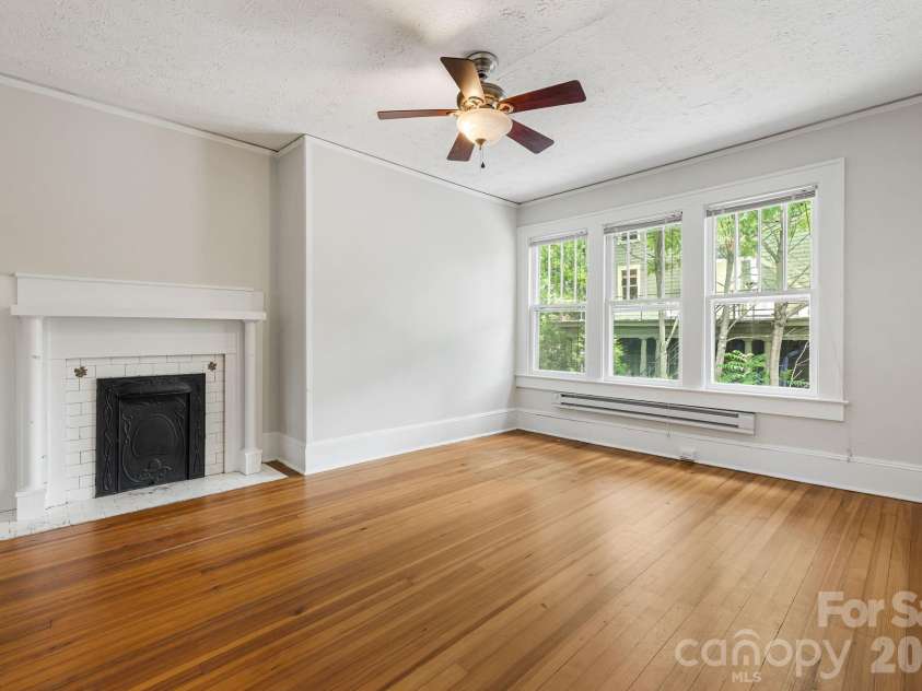 295 Chestnut Street, Asheville, NC 28801.  MLS# CAR4427544, YatesRealty ID 52421. 