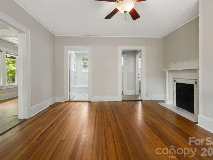 295 Chestnut Street, Asheville, NC 28801.  MLS# CAR4427544, YatesRealty ID 52421. 