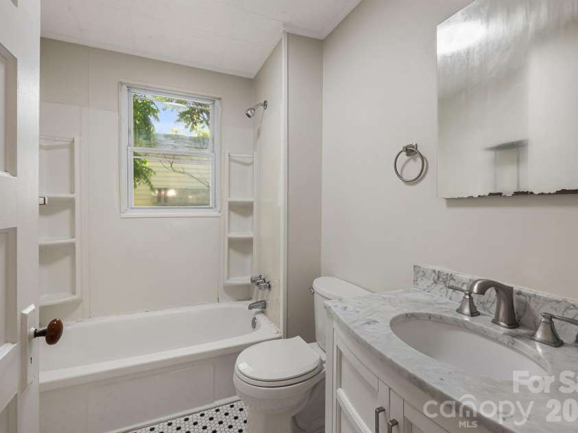 295 Chestnut Street, Asheville, NC 28801.  MLS# CAR4427544, YatesRealty ID 52421. 
