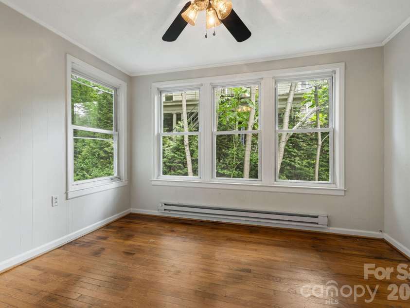 295 Chestnut Street, Asheville, NC 28801.  MLS# CAR4427544, YatesRealty ID 52421. 