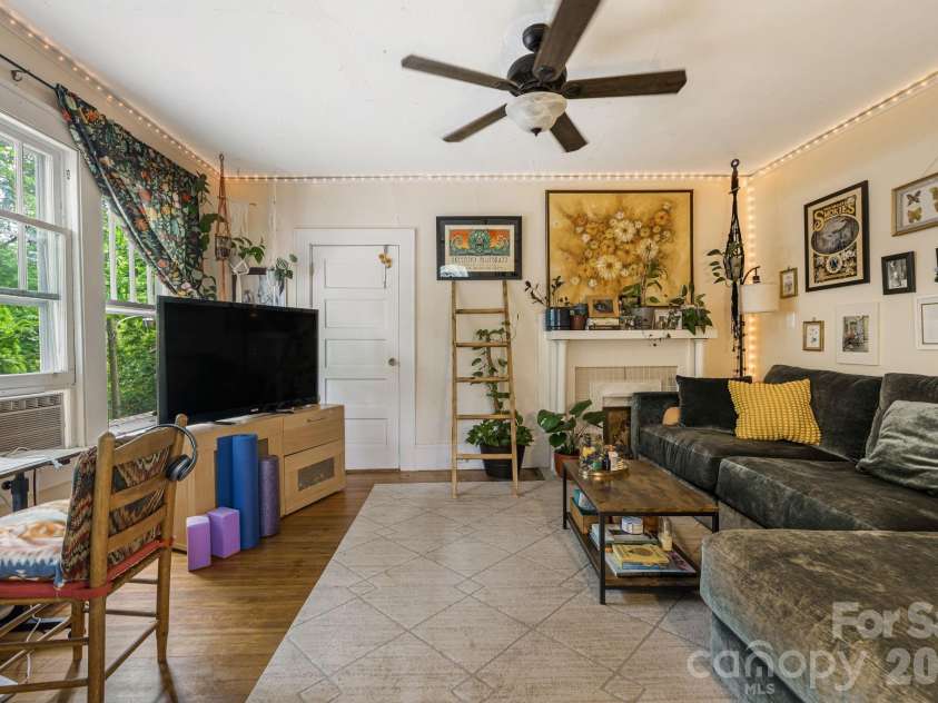 295 Chestnut Street, Asheville, NC 28801.  MLS# CAR4427544, YatesRealty ID 52421. 