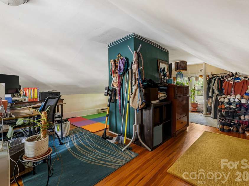 295 Chestnut Street, Asheville, NC 28801.  MLS# CAR4427544, YatesRealty ID 52421. 
