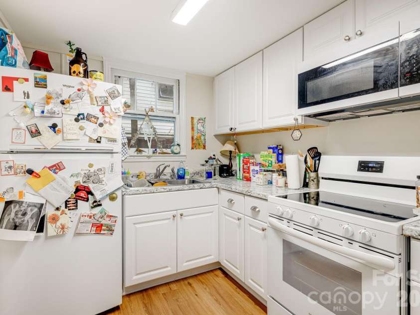 295 Chestnut Street, Asheville, NC 28801.  MLS# CAR4427544, YatesRealty ID 52421. 