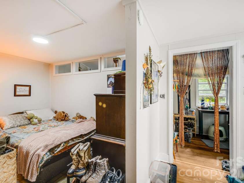 295 Chestnut Street, Asheville, NC 28801.  MLS# CAR4427544, YatesRealty ID 52421. 