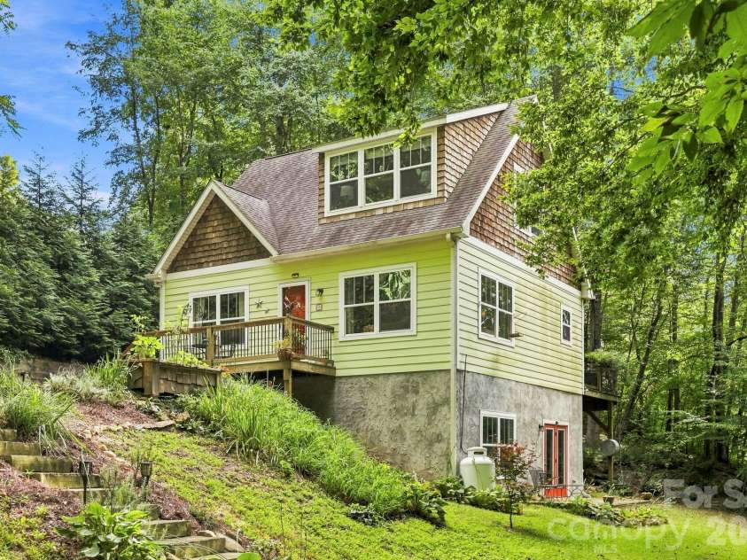 11 Old Patton Hill Road, Swannanoa, NC 28778.  MLS# CAR4426946, YatesRealty ID 52425. 