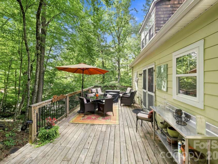 11 Old Patton Hill Road, Swannanoa, NC 28778.  MLS# CAR4426946, YatesRealty ID 52425. 