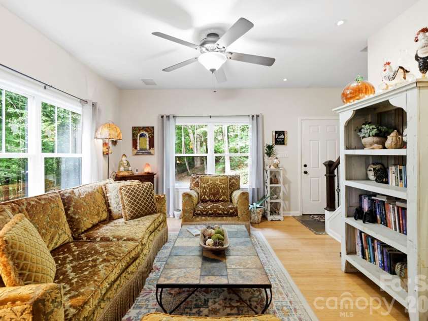 11 Old Patton Hill Road, Swannanoa, NC 28778.  MLS# CAR4426946, YatesRealty ID 52425. 