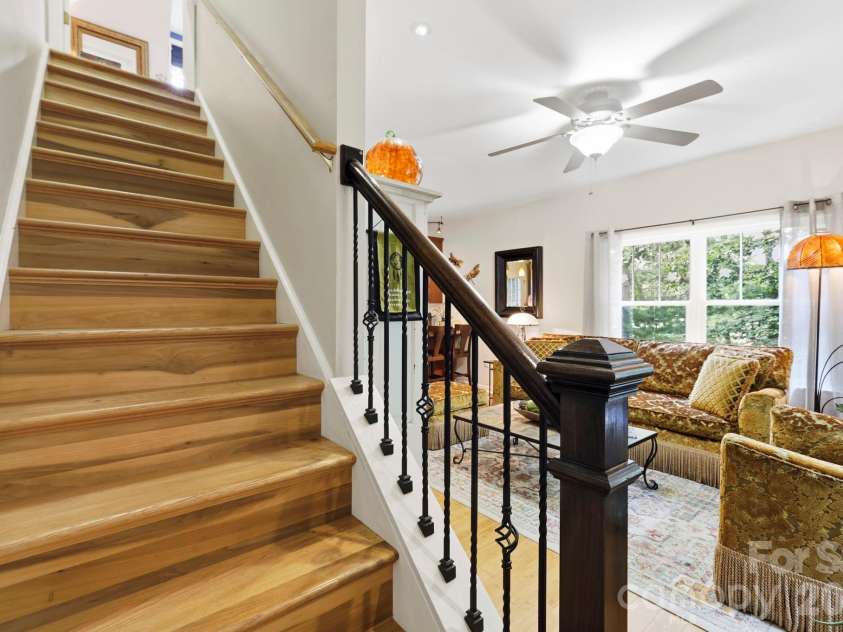 11 Old Patton Hill Road, Swannanoa, NC 28778.  MLS# CAR4426946, YatesRealty ID 52425. 