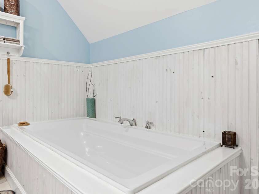 11 Old Patton Hill Road, Swannanoa, NC 28778.  MLS# CAR4426946, YatesRealty ID 52425. 