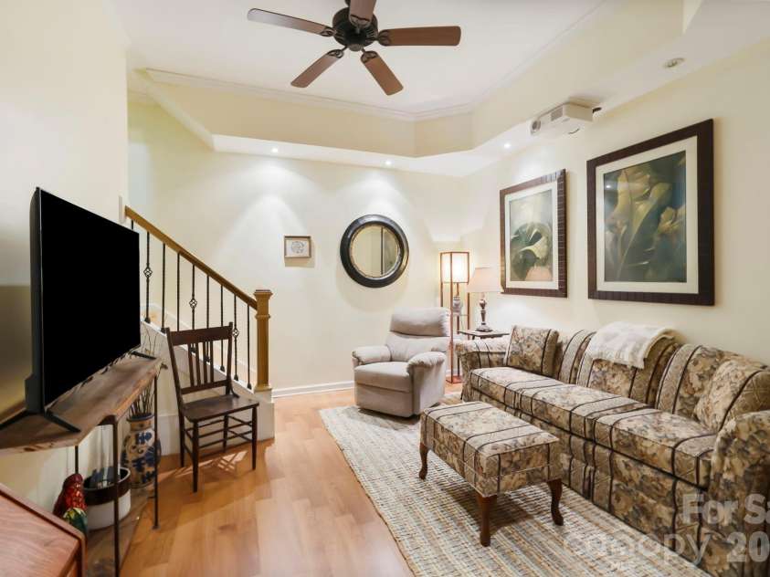 11 Old Patton Hill Road, Swannanoa, NC 28778.  MLS# CAR4426946, YatesRealty ID 52425. 