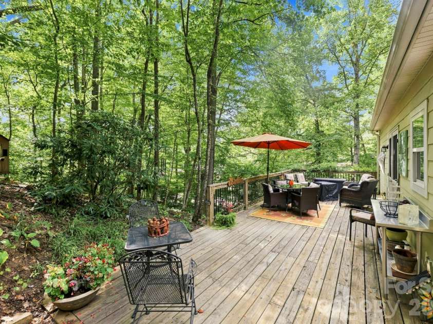 11 Old Patton Hill Road, Swannanoa, NC 28778.  MLS# CAR4426946, YatesRealty ID 52425. 