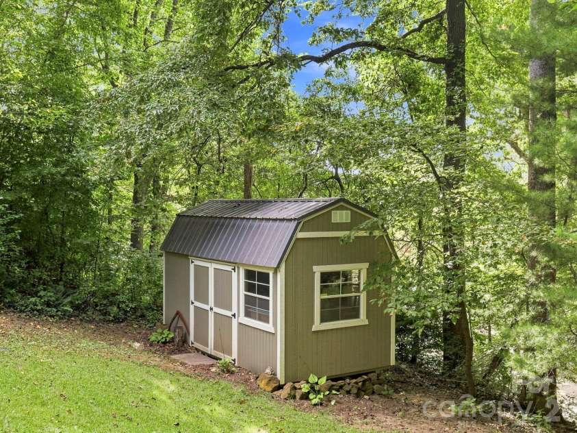 11 Old Patton Hill Road, Swannanoa, NC 28778.  MLS# CAR4426946, YatesRealty ID 52425. 