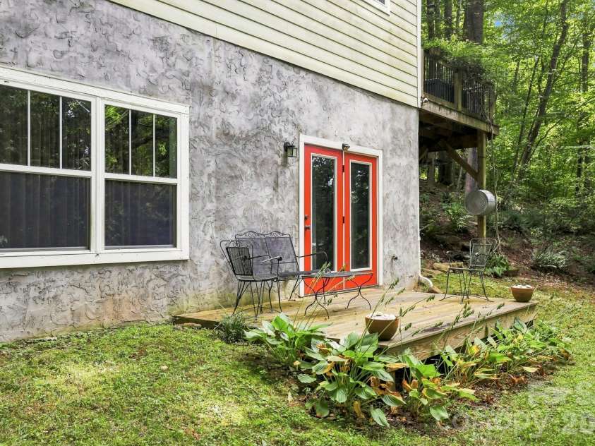11 Old Patton Hill Road, Swannanoa, NC 28778.  MLS# CAR4426946, YatesRealty ID 52425. 