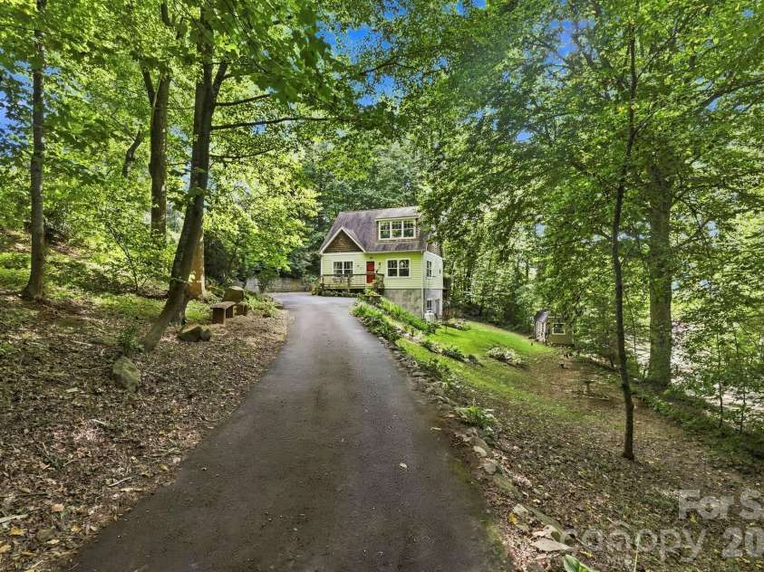 11 Old Patton Hill Road, Swannanoa, NC 28778.  MLS# CAR4426946, YatesRealty ID 52425. 
