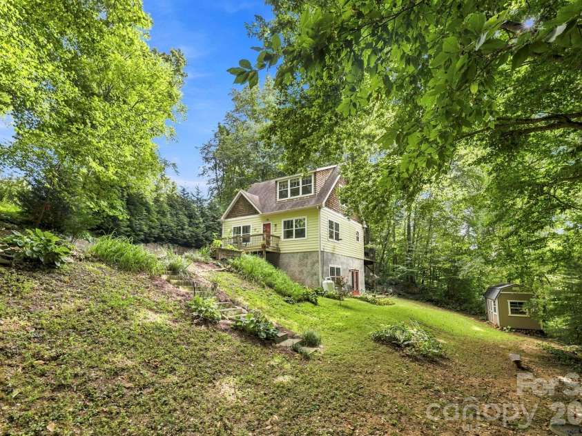 11 Old Patton Hill Road, Swannanoa, NC 28778.  MLS# CAR4426946, YatesRealty ID 52425. 