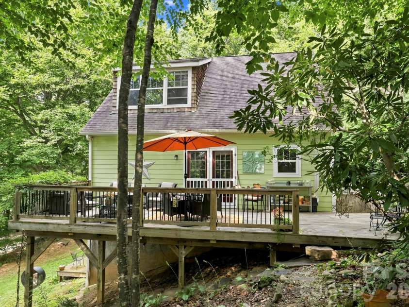 11 Old Patton Hill Road, Swannanoa, NC 28778.  MLS# CAR4426946, YatesRealty ID 52425. 