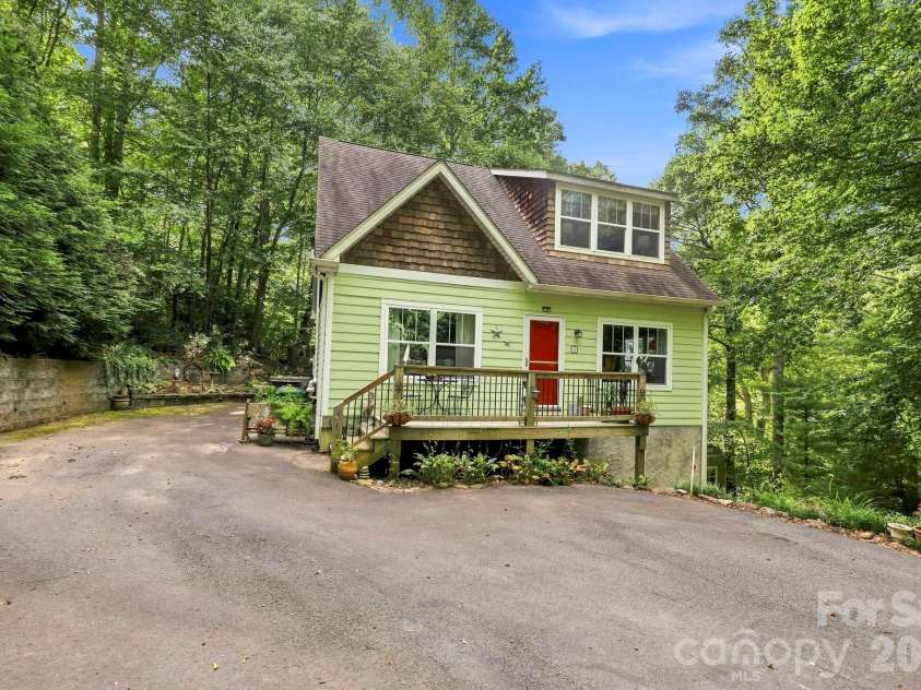 11 Old Patton Hill Road, Swannanoa, NC 28778.  MLS# CAR4426946, YatesRealty ID 52425. 