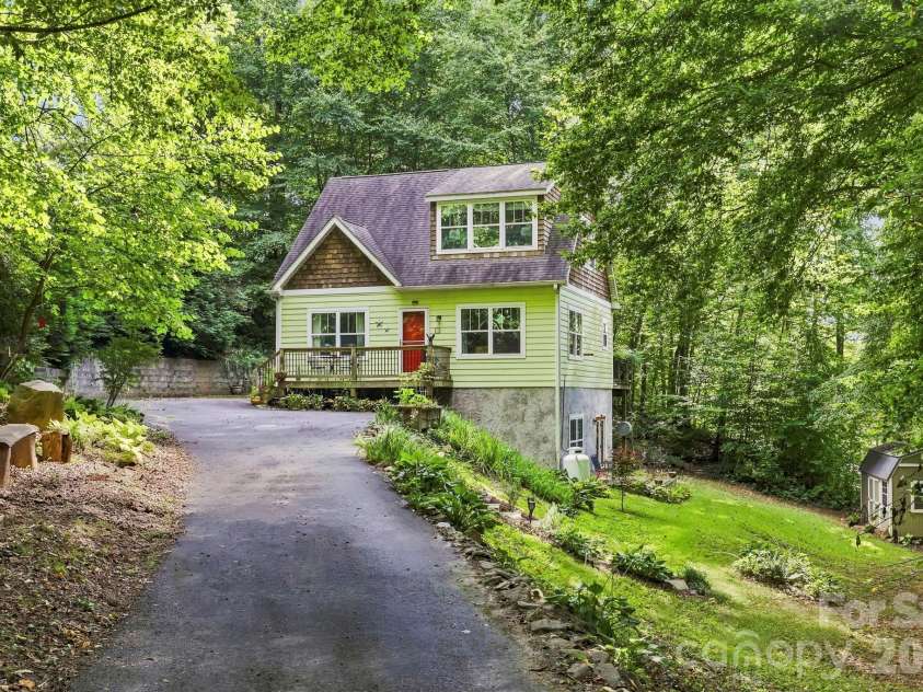 11 Old Patton Hill Road, Swannanoa, NC 28778.  MLS# CAR4426946, YatesRealty ID 52425. 