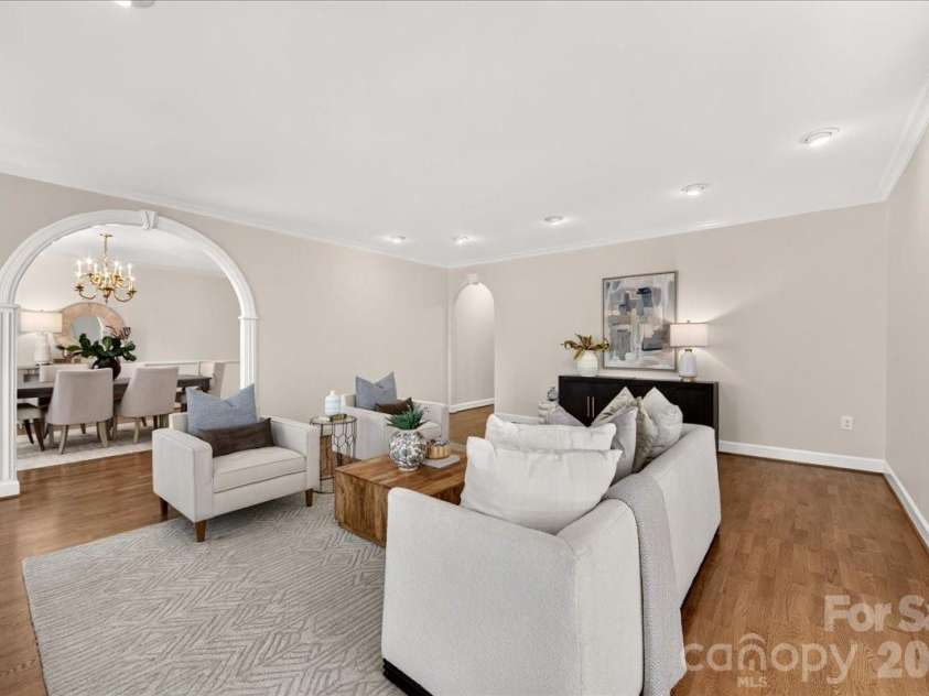 906 Cherokee Road, Charlotte, NC 28207.  MLS# CAR4426754, YatesRealty ID 52426. 