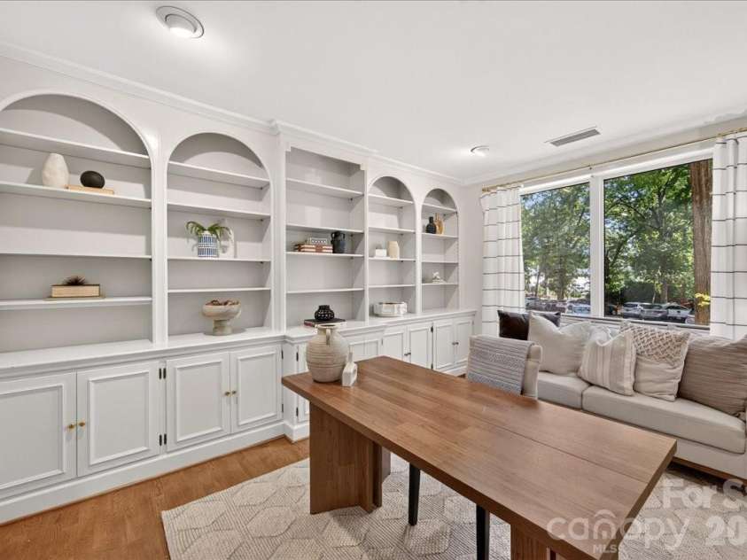 906 Cherokee Road, Charlotte, NC 28207.  MLS# CAR4426754, YatesRealty ID 52426. 