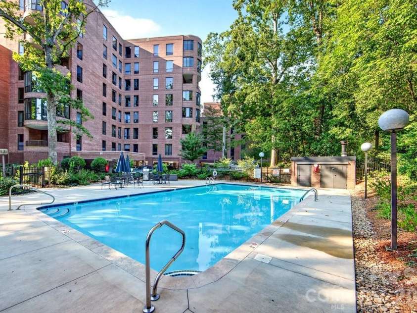 906 Cherokee Road, Charlotte, NC 28207.  MLS# CAR4426754, YatesRealty ID 52426. 