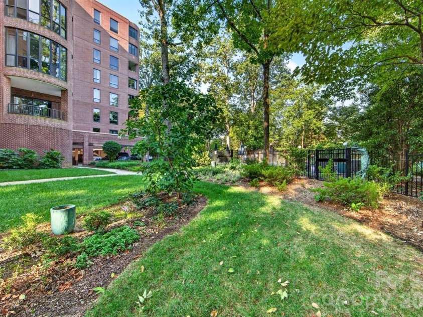 906 Cherokee Road, Charlotte, NC 28207.  MLS# CAR4426754, YatesRealty ID 52426. 