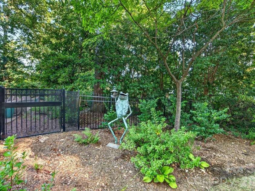 906 Cherokee Road, Charlotte, NC 28207.  MLS# CAR4426754, YatesRealty ID 52426. 
