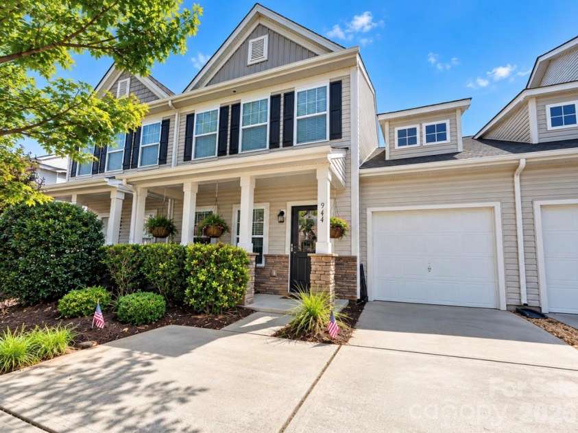944 Summerlake Drive, Fort Mill, SC 29715.  MLS# CAR4426252, YatesRealty ID 52427. 
