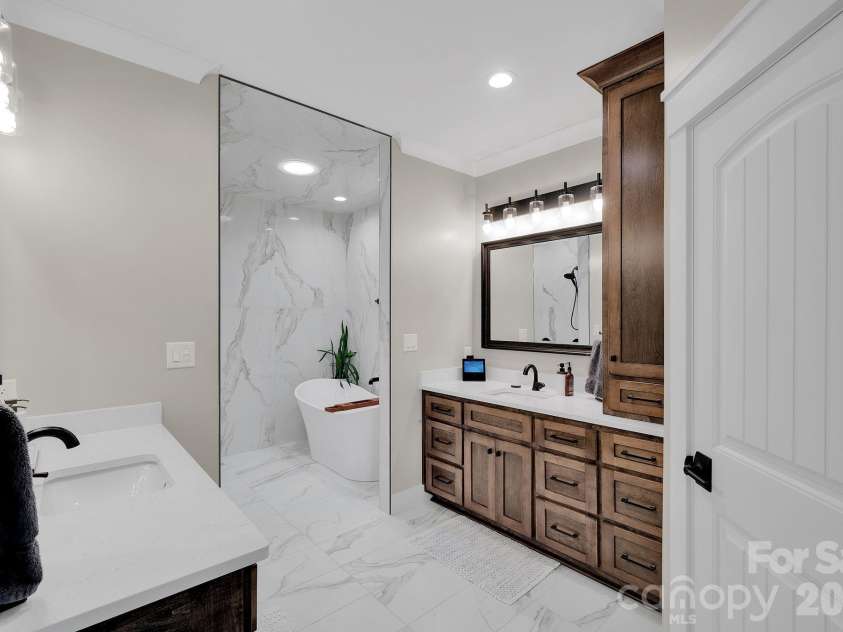 4111 Ridge Road, Conover, NC 28613.  MLS# CAR4317539, YatesRealty ID 5243. Primary Bathroom 
