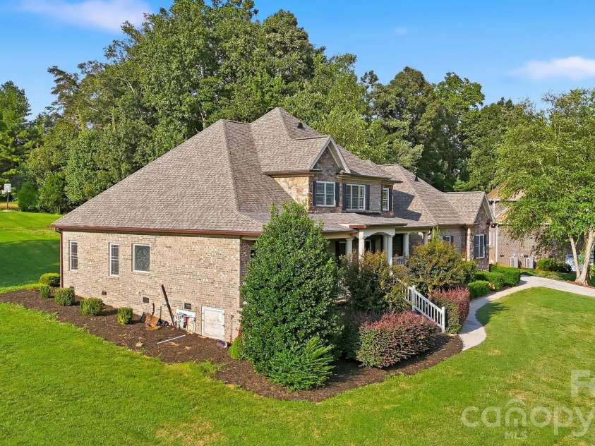 1163 Willow Creek Drive, Newton, NC 28658.  MLS# CAR4427436, YatesRealty ID 52432. 