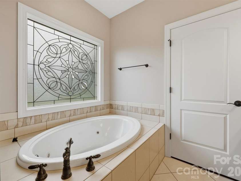 1163 Willow Creek Drive, Newton, NC 28658.  MLS# CAR4427436, YatesRealty ID 52432. Primary bath main