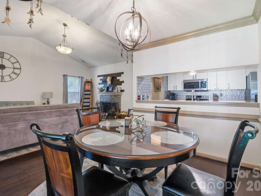 6833 Shiloh Ridge Lane, Charlotte, NC 28212.  MLS# CAR4426725, YatesRealty ID 52433. 