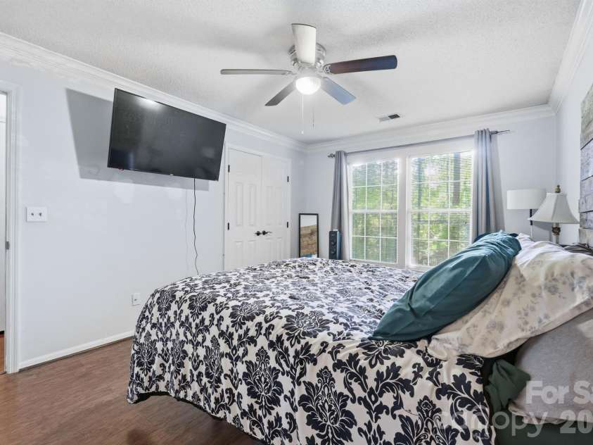 6833 Shiloh Ridge Lane, Charlotte, NC 28212.  MLS# CAR4426725, YatesRealty ID 52433. 
