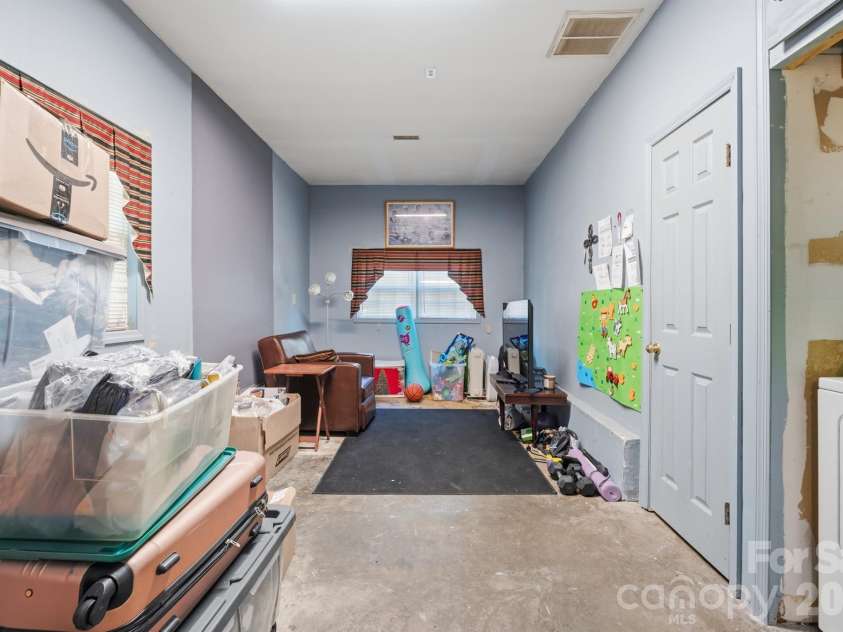 6833 Shiloh Ridge Lane, Charlotte, NC 28212.  MLS# CAR4426725, YatesRealty ID 52433. Closed in Garage