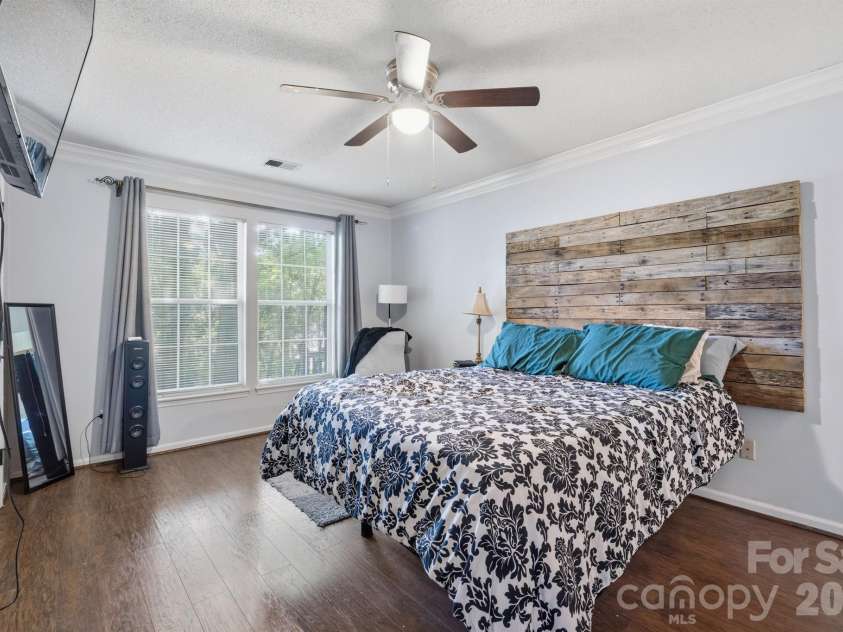 6833 Shiloh Ridge Lane, Charlotte, NC 28212.  MLS# CAR4426725, YatesRealty ID 52433. Primary Bedroom