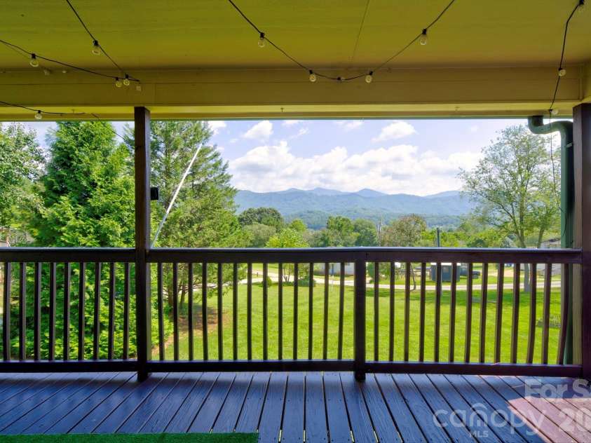 38 Country Lane, Franklin, NC 28734.  MLS# CAR4417927, YatesRealty ID 52434. Deck Year Round Mountain View