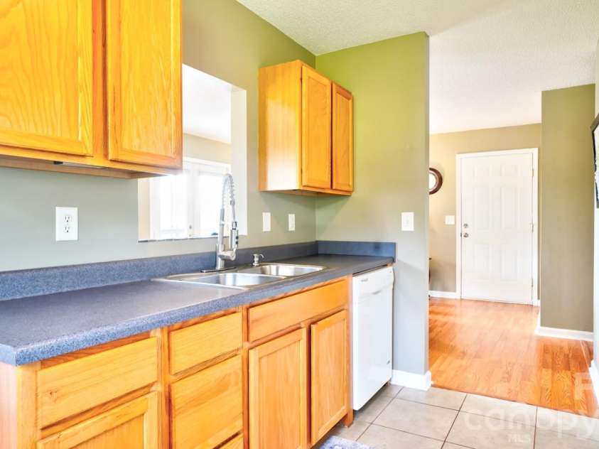 38 Country Lane, Franklin, NC 28734.  MLS# CAR4417927, YatesRealty ID 52434. Kitchen