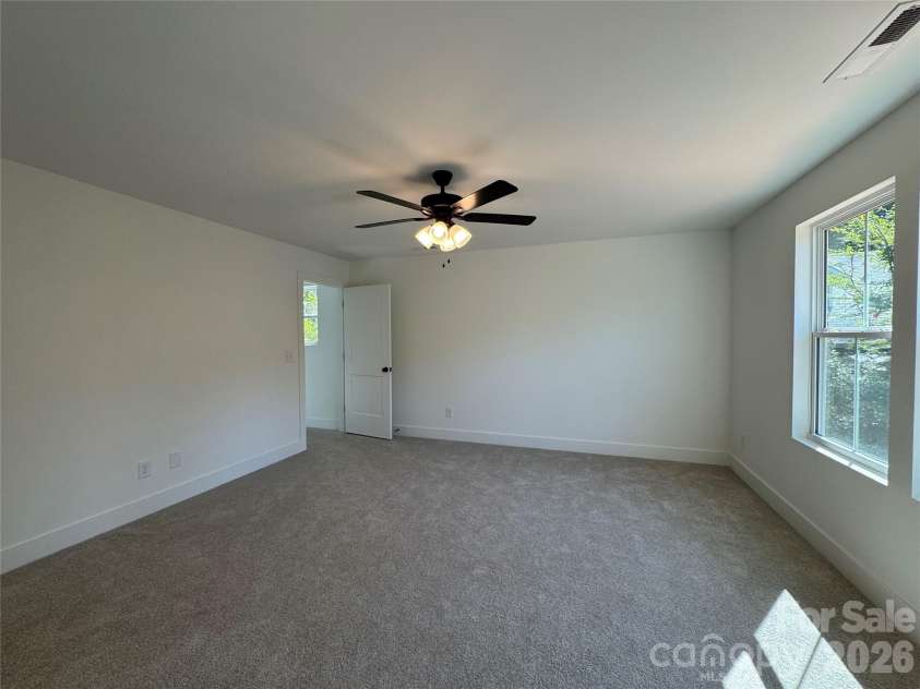 1000 Dale Avenue, Charlotte, NC 28216.  MLS# CAR4427575, YatesRealty ID 52435. 