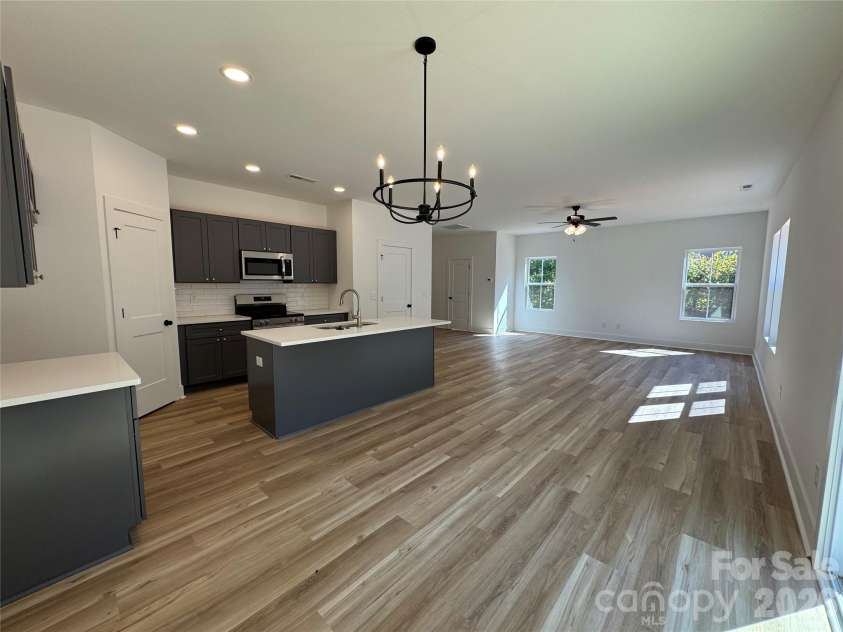 1000 Dale Avenue, Charlotte, NC 28216.  MLS# CAR4427575, YatesRealty ID 52435. 